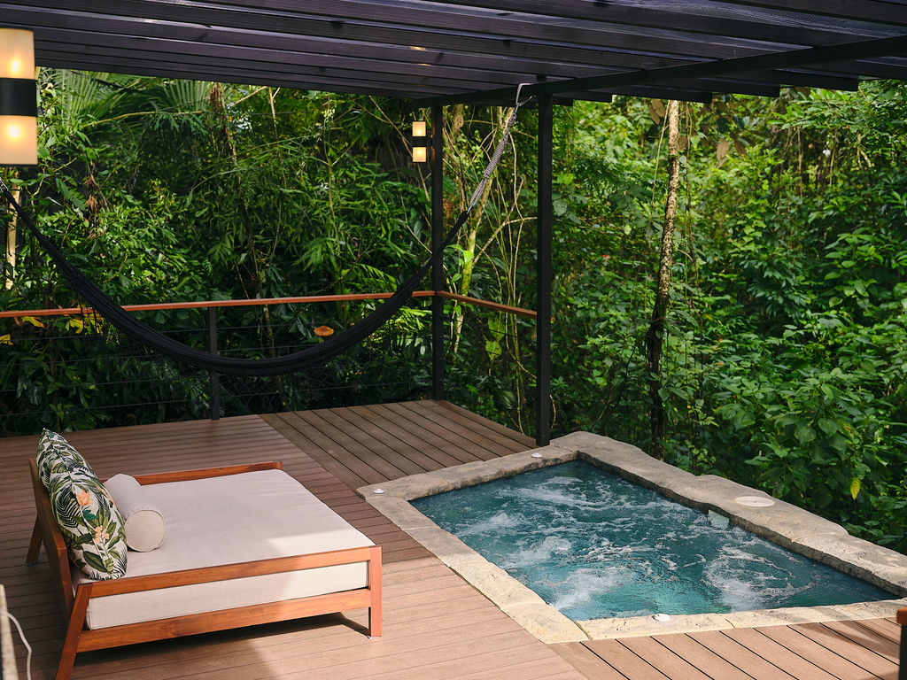 Private jacuzzi, hammock and daybed on the deck of the Bungalow Luxury King